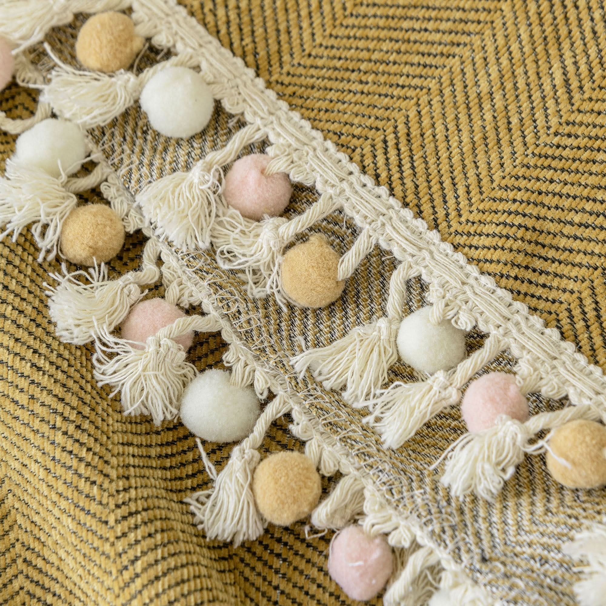 Capa de Sofá Espinha de Peixe com Franjas Pet-Friendly Estilo Boho Luxo