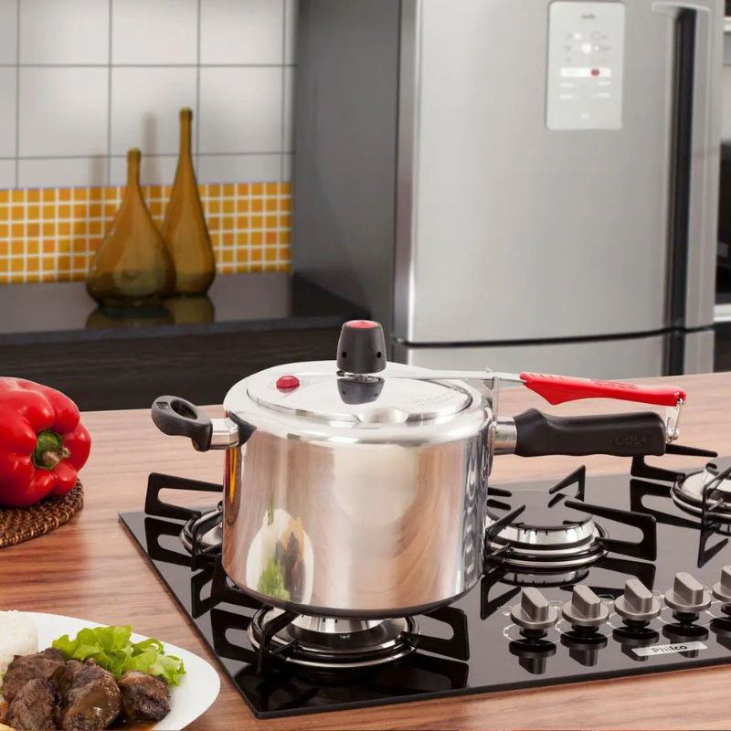 Panela de Pressão 4,5 Litros com Tampa Segura e Vedação Eficiente