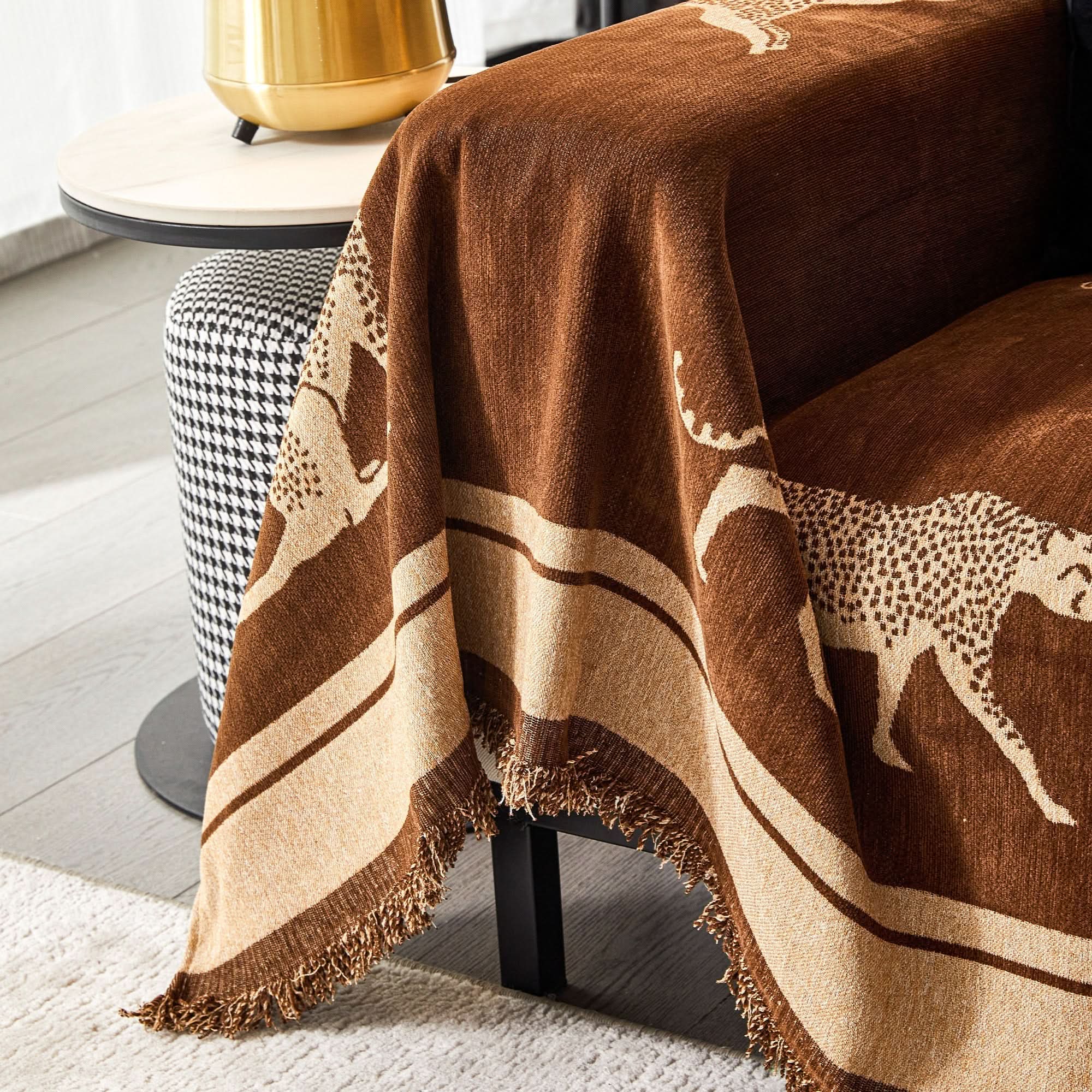 Capa de Sofá Anti Pets SafariLux™ | Design Leopardo Premium | Proteção Total 5 em 1